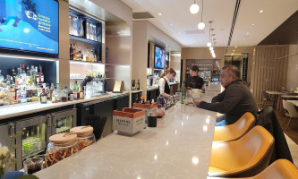 Lloyd À l'intérieur