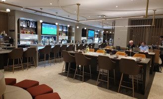 Lloyd À l'intérieur