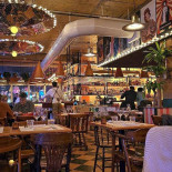 Galaxie Brasserie Stella Esplanade Dentro