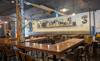 Battery Park Beer Bar And Eatery Inside