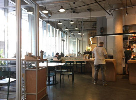 Monopole À l'intérieur