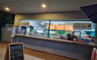 Little Village À l'intérieur