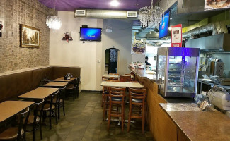 Mama's Pizzeria Restaurant À l'intérieur