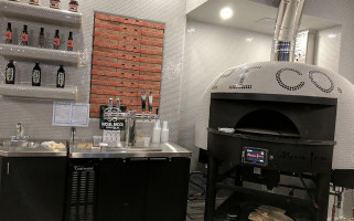 Pi Co. À l'intérieur