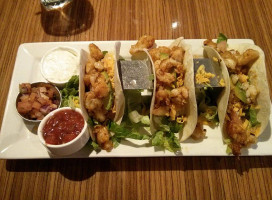 Pickle Barrel Yonge Eglinton Comida