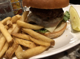 Pickle Barrel Yonge Eglinton Comida