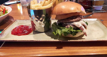 Pickle Barrel Yonge Eglinton Comida