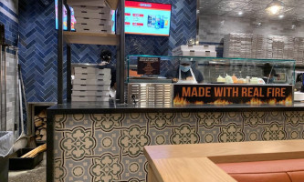 Doughbox Wood Fired Pizza Pasta Mississauga Dentro