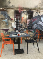 Legends Grill Dentro