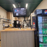 Joany's Pizza Donair Whitney Pier Dentro