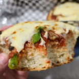 Joany's Pizza Donair Whitney Pier Comida