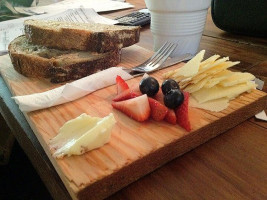 Nelson The Seagull Comida