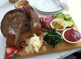 Nelson The Seagull Comida