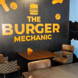 The Burger Mechanic The English Fish And Chips Shop Dentro