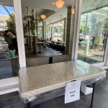 49th Parallel Cafe Lucky's Doughnuts West 4th Dentro