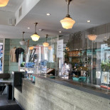 49th Parallel Cafe Lucky's Doughnuts West 4th Dentro