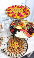 Chic Pick Catering food
