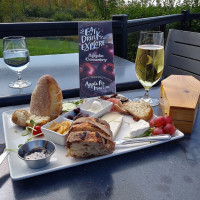 Coffin Ridge Boutique Winery food