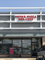 Pete's Pizza outside