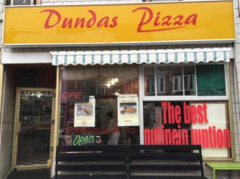 Dundas Pizza outside