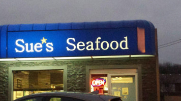 Sue's Seafood food
