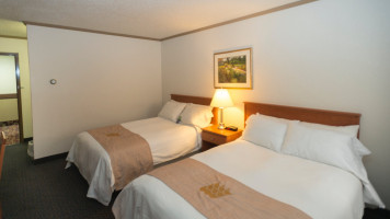 Lakeview Inns Suites Drayton Valley food