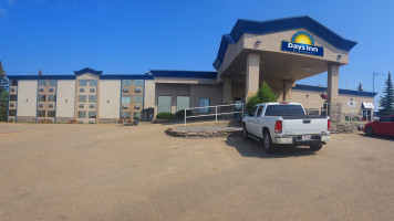 Lakeview Inns Suites Drayton Valley inside