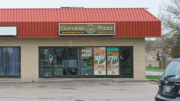 Gondola Pizza outside
