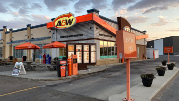 A & W Restaurant outside