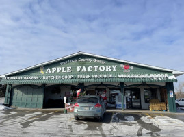 The Apple Factory Farm Market outside