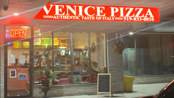 Pizza Venezia outside