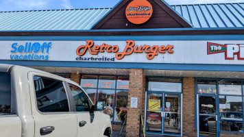 Retro Burger outside
