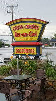 Casse-Croute Arc-En-Ciel Enr inside