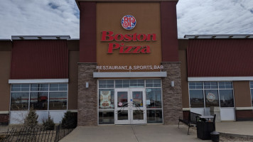 Boston Pizza outside