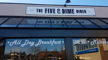 The Five Dime Diner outside