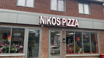 Nikos Pizza Deli food