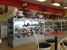 Rocky's Bakery inside