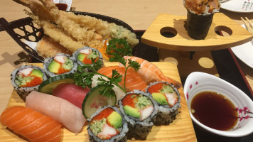 Mi- Ne Sushi food
