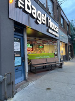 The Bagel House outside