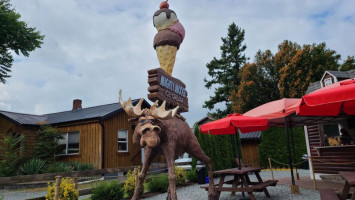 Mighty Moose Ice Cream outside