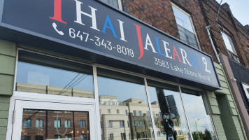 Thai Jalearn Dundas outside