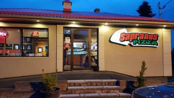 Saprano's Pizza outside
