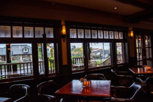 Salt Spring Inn Restaurant À l'intérieur