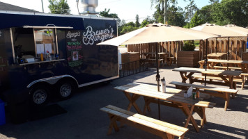 New Ontario Brewing Co. outside