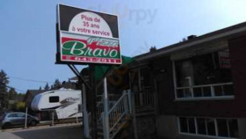 Bravo Pizza outside