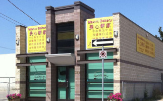 Maxim Bakery Pastries outside