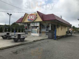 Dairy Queen (treat) outside