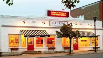 Cafe Meteor Bistro outside