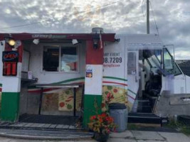 Mangia Bene Italian Food Truck outside