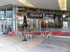 Good Earth Coffeehouse Uptown outside